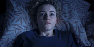 Julia Garner in una scena di Weapons, uno dei migliori film usciti ad agosto
